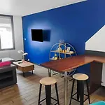 Maison Plein Pied Avec Place De Parking, Jardin Clos Et Terrasse Exterieure, Quartier Calme Proche Centre Proche Gare, Capacite 4 Personnes *