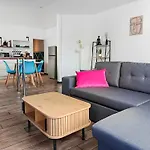 Maison Plein Pied Avec Place De Parking, Jardin Clos Et Terrasse Exterieure, Quartier Calme Proche Centre Proche Gare, Capacite 4 Personnes Tatil Evi