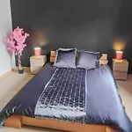 Maison Plein Pied Avec Place De Parking, Jardin Clos Et Terrasse Exterieure, Quartier Calme Proche Centre Proche Gare, Capacite 4 Personnes Dom wakacyjny *
