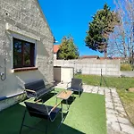 Maison Plein Pied Avec Place De Parking, Jardin Clos Et Terrasse Exterieure, Quartier Calme Proche Centre Proche Gare, Capacite 4 Personnes Béthune