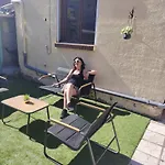 Dom wakacyjny Maison Plein Pied Avec Place De Parking, Jardin Clos Et Terrasse Exterieure, Quartier Calme Proche Centre Proche Gare, Capacite 4 Personnes