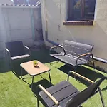 Maison Plein Pied Avec Place De Parking, Jardin Clos Et Terrasse Exterieure, Quartier Calme Proche Centre Proche Gare, Capacite 4 Personnes Tatil Evi *