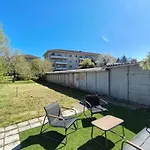 Dom wakacyjny Maison Plein Pied Avec Place De Parking, Jardin Clos Et Terrasse Exterieure, Quartier Calme Proche Centre Proche Gare, Capacite 4 Personnes *