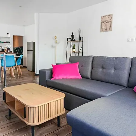 Parking, Jardin Clos Et Terrasse Exterieure, Maison Plein Pied Bethune, Quartier Calme Proche Centre Ville, Proche Gare, Capacite 4 Personnes *