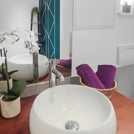 Maison Plein Pied Avec Place De Parking, Jardin Clos Et Terrasse Exterieure, Quartier Calme Proche Centre Proche Gare, Capacite 4 Personnes *