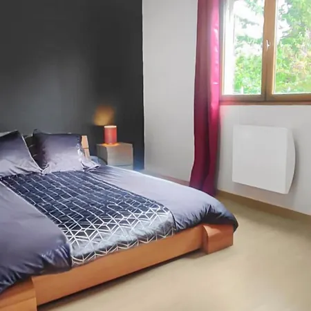 Дом отдыха Maison Plein Pied Avec Place De Parking, Jardin Clos Et Terrasse Exterieure, Quartier Calme Proche Centre Proche Gare, Capacite 4 Personnes