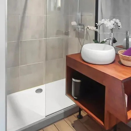 Tatil Evi Maison Plein Pied Avec Place De Parking, Jardin Clos Et Terrasse Exterieure, Quartier Calme Proche Centre Proche Gare, Capacite 4 Personnes