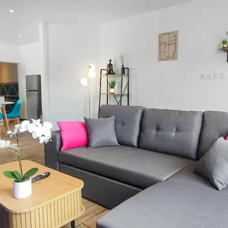 Maison Plein Pied Avec Place De Parking, Jardin Clos Et Terrasse Exterieure, Quartier Calme Proche Centre Proche Gare, Capacite 4 Personnes Бетюн