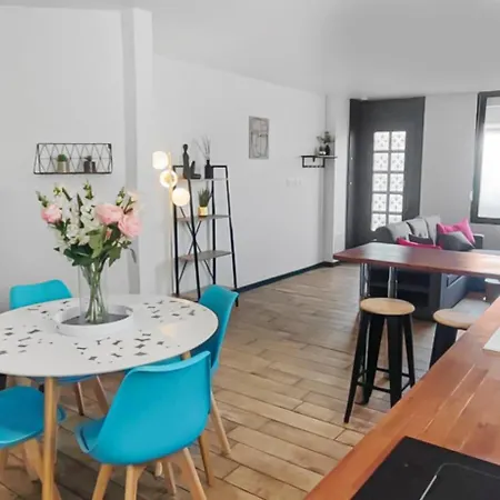 Tatil Evi Maison Plein Pied Avec Place De Parking, Jardin Clos Et Terrasse Exterieure, Quartier Calme Proche Centre Proche Gare, Capacite 4 Personnes *