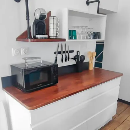 Дом отдыха Maison Plein Pied Avec Place De Parking, Jardin Clos Et Terrasse Exterieure, Quartier Calme Proche Centre Proche Gare, Capacite 4 Personnes *