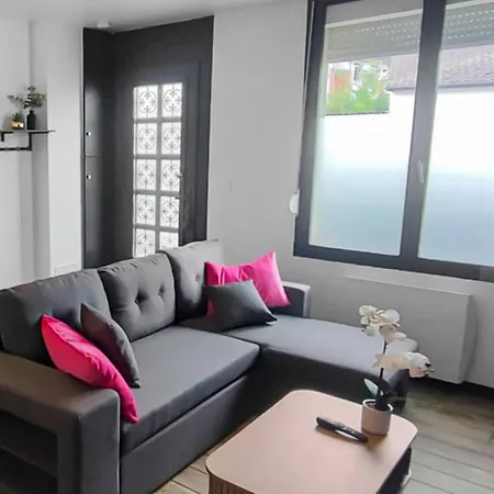 Parking, Jardin Clos Et Terrasse Exterieure, Maison Plein Pied Bethune, Quartier Calme Proche Centre Ville, Proche Gare, Capacite 4 Personnes Dom wakacyjny *