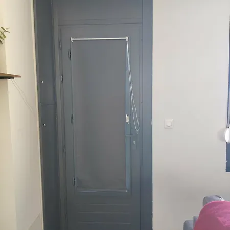 Maison Plein Pied Avec Place De Parking, Jardin Clos Et Terrasse Exterieure, Quartier Calme Proche Centre Proche Gare, Capacite 4 Personnes