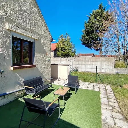 Maison Plein Pied Avec Place De Parking, Jardin Clos Et Terrasse Exterieure, Quartier Calme Proche Centre Proche Gare, Capacite 4 Personnes Бетюн