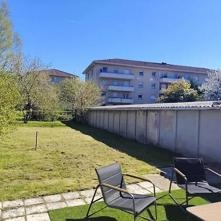 Dom wakacyjny Jardin Clos Et Terrasse Exterieure, Maison Plein Pied Bethune, Parking, Quartier Calme Proche Centre Ville, Proche Gare, Capacite 4 Personnes Béthune