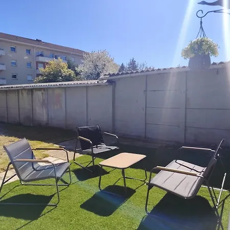 Maison Plein Pied Avec Place De Parking, Jardin Clos Et Terrasse Exterieure, Quartier Calme Proche Centre Proche Gare, Capacite 4 Personnes Дом отдыха *