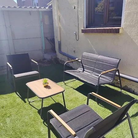 Parking, Jardin Clos Et Terrasse Exterieure, Maison Plein Pied Béthune, Quartier Calme Proche Centre Ville, Proche Gare, Capacité 4 Personnes Hébergement de vacances *