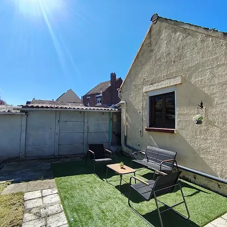 Дом отдыха Maison Plein Pied Avec Place De Parking, Jardin Clos Et Terrasse Exterieure, Quartier Calme Proche Centre Proche Gare, Capacite 4 Personnes
