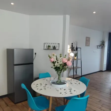 Parking, Jardin Clos Et Terrasse Exterieure, Maison Plein Pied Béthune, Quartier Calme Proche Centre Ville, Proche Gare, Capacité 4 Personnes