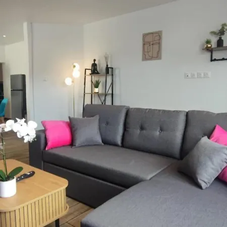 度假居 Parking, Jardin Clos Et Terrasse Exterieure, Maison Plein Pied Bethune, Quartier Calme Proche Centre Ville, Proche Gare, Capacite 4 Personnes